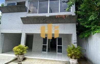 Imagem: A casa possui 3 Dormitórios, 5 Banheiros, 2 Vagas na garagem