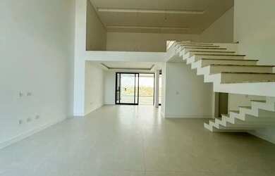 Imagem: A casa em condomínio possui 4 Dormitórios, 5 Banheiros, 2