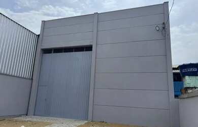 Imagem: O depósito possui 4 Vagas na garagem, 320000m² de Área e