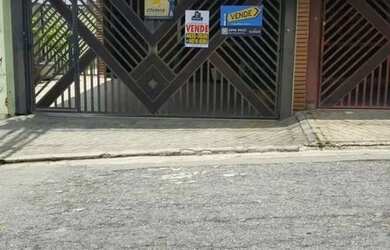 Imagem: A casa possui 3 Dormitórios, 4 Banheiros, 2 Vagas na garagem