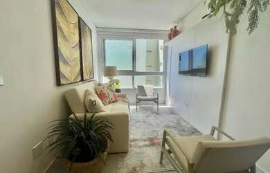 Imagem: O apartamento possui 1 Dormitório, 1 Banheiro, 1 Vaga na garagem