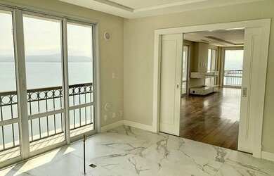 Imagem: O apartamento possui 3 Dormitórios, 5 Banheiros, 3 Vagas na