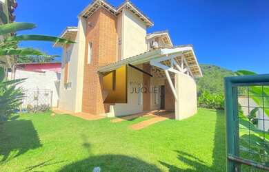 Imagem: A casa possui 4 Dormitórios, 4 Banheiros, 2 Vagas na garagem