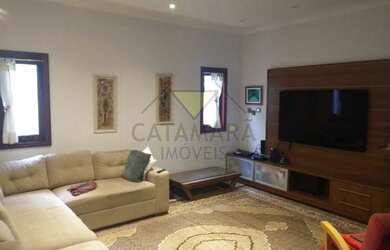 Imagem: A casa em condomínio possui 5 Dormitórios, 3 Banheiros, 4