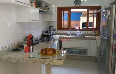 Imagem: A casa possui 4 Dormitórios, 4 Banheiros, 2 Vagas na garagem