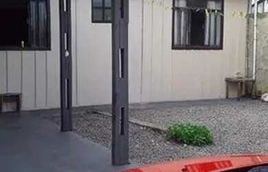 Imagem: A casa possui 1 Dormitório, 1 Banheiro, 1 Vaga na garagem