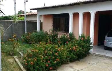 Imagem: A casa possui 3 Dormitórios, 2 Banheiros, 2 Vagas na garagem