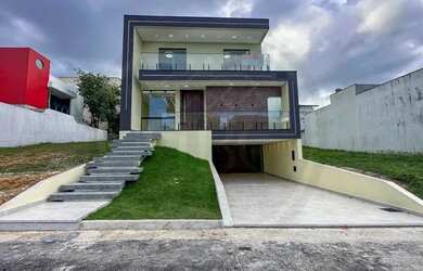 Imagem: A casa em condomínio possui 4 Dormitórios, 5 Banheiros, 4