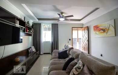 Imagem: A casa possui 2 Dormitórios, 2 Banheiros, 2 Vagas na garagem