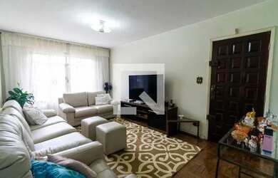 Imagem: A casa possui 3 Dormitórios, 4 Banheiros, 2 Vagas na garagem