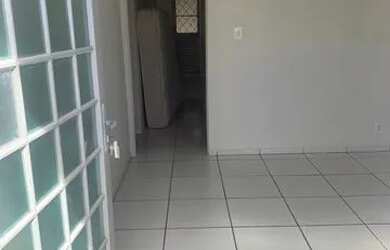 Imagem: A casa possui 3 Dormitórios, 1 Banheiro, 5 Vagas na garagem