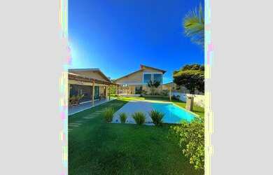 Imagem: A casa possui 4 Dormitórios, 3 Banheiros e 200m² de Área