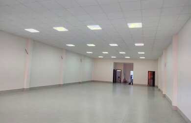 Imagem: O depósito à venda possui 4 Vagas na garagem e 300m² de Área