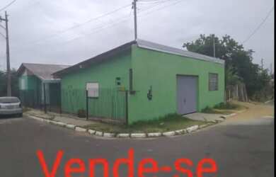 Imagem: A casa possui 2 Dormitórios, 2 Banheiros, 2 Vagas na garagem