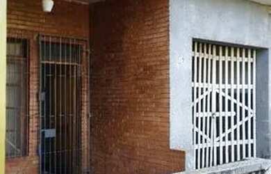 Imagem: A casa possui 3 Dormitórios, 2 Banheiros, 1 Vaga na garagem