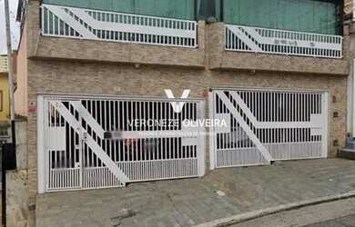 Imagem: A casa possui 4 Dormitórios, 5 Banheiros, 4 Vagas na garagem