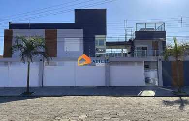 Imagem: A casa possui 5 Dormitórios, 5 Banheiros, 5 Vagas na garagem