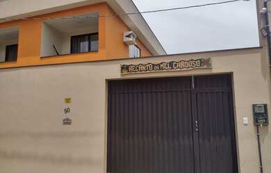 Imagem: A casa possui 3 Dormitórios e 4 Vagas na garagem e está localizado