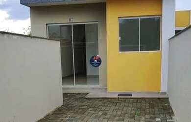 Imagem: A casa possui 2 Dormitórios, 1 Banheiro, 2 Vagas na garagem