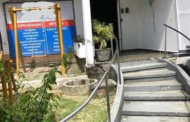 Imagem: A casa possui 3 Dormitórios, 4 Banheiros, 5 Vagas na garagem