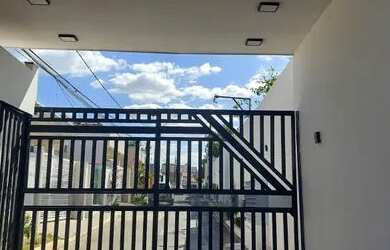 Imagem: A casa em condomínio possui 3 Dormitórios, 2 Banheiros, 3