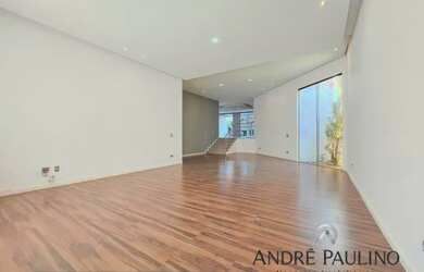 Imagem: A casa em condomínio possui 4 Dormitórios, 2 Banheiros, 456m²