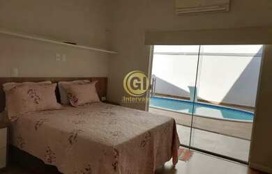 Imagem: A casa possui 3 Dormitórios, 3 Banheiros, 2 Vagas na garagem