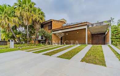 Imagem: A casa possui 4 Dormitórios, 5 Banheiros, 5 Vagas na garagem