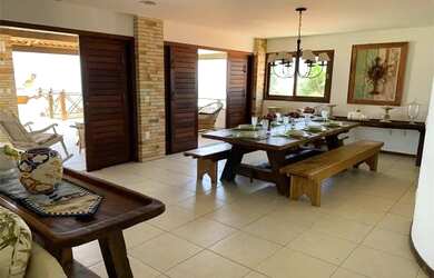 Imagem: A casa possui 5 Dormitórios, 5 Banheiros, 10m² de Área e