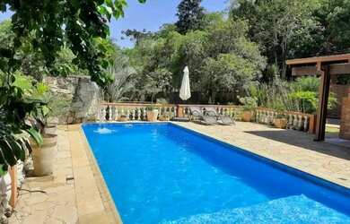 Imagem: A casa possui 5 Dormitórios, 5 Vagas na garagem e está localizado