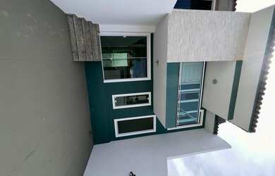 Imagem: A casa possui 3 Dormitórios, 3 Banheiros, 2 Vagas na garagem