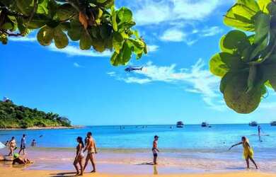 Imagem: A casa possui 3 Dormitórios e 2 Vagas na garagem e está localizado