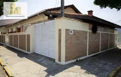 Imagem: A casa possui 3 Dormitórios, 2 Banheiros, 2 Vagas na garagem