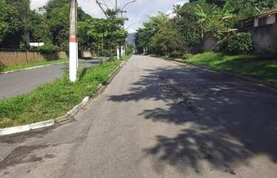 Imagem: O terreno possui 2.800m² de Área e está localizado em Itaocaia