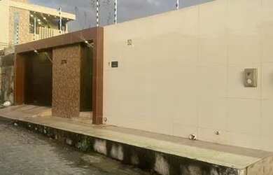 Imagem: A casa possui 4 Dormitórios, 2 Banheiros, 3 Vagas na garagem