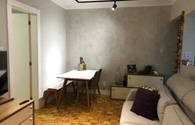 Imagem: O apartamento possui 1 Dormitório, 1 Banheiro, 1 Vaga na garagem