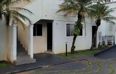 Imagem: A casa em condomínio possui 3 Dormitórios, 2 Banheiros, 1