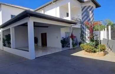 Imagem: A casa em condomínio possui 4 Dormitórios, 5 Banheiros, 5