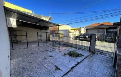 Imagem: A casa possui 3 Dormitórios, 3 Banheiros, 3 Vagas na garagem