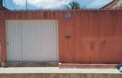 Imagem: A casa possui 2 Dormitórios, 1 Banheiro, 1 Vaga na garagem