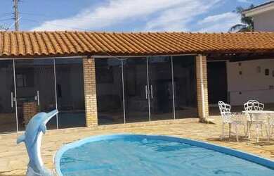 Imagem: A casa em condomínio possui 3 Dormitórios, 3 Banheiros, 5