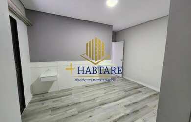 Imagem: A casa possui 3 Dormitórios, 3 Banheiros, 4 Vagas na garagem