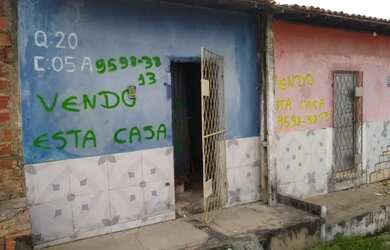 Imagem: A casa possui 2 Dormitórios e 2 Banheiros e está localizado