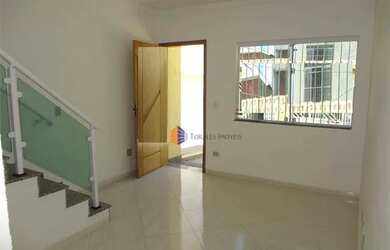 Imagem: A casa possui 2 Dormitórios, 2 Banheiros, 2 Vagas na garagem