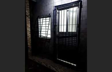 Imagem: A casa possui 1 Dormitório, 1 Banheiro e está localizado