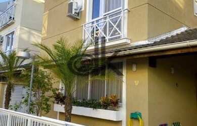 Imagem: A casa em condomínio à venda possui 4 Dormitórios, 4 Banheiros