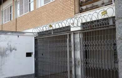 Imagem: A casa possui 3 Dormitórios, 3 Banheiros, 2 Vagas na garagem