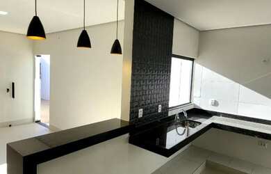 Imagem 13: Bairro Santo Inácio. Casa com 3 quartos, sendo uma suíte. Quintal amplo