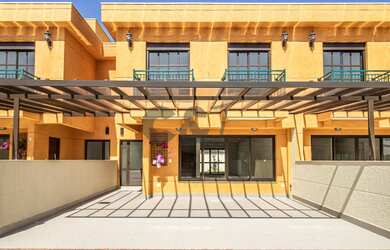 Imagem: A casa em condomínio possui 4 Dormitórios, 5 Banheiros, 3