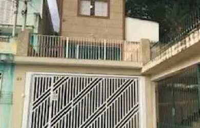 Imagem: A casa possui 3 Dormitórios, 3 Banheiros, 2 Vagas na garagem